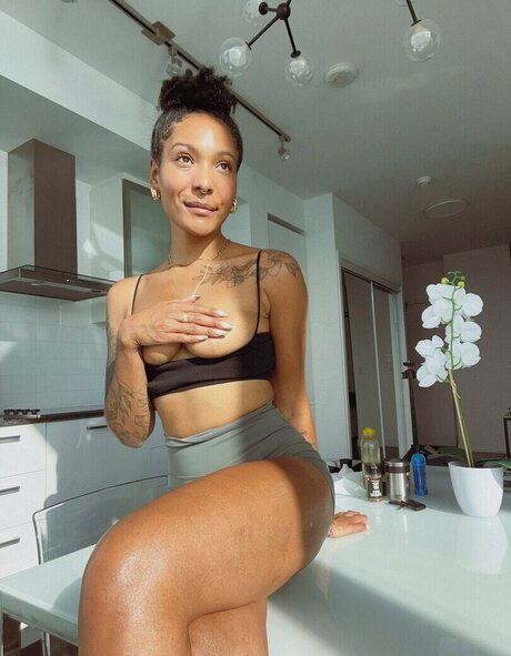 Leo London model beautiful pictures