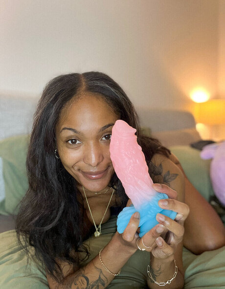 Leo London high quality pornstar images