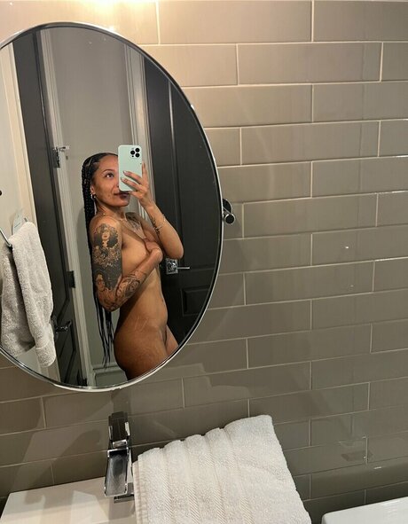 Leo London star adult pictures