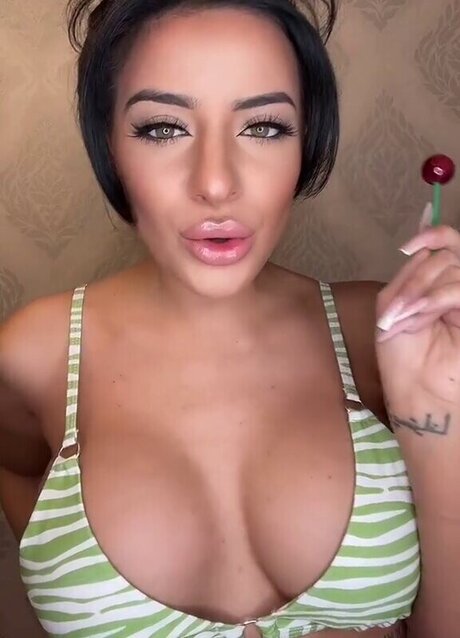 Leyla Lahouar sexy model images