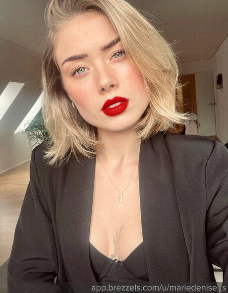 Marie Denise Schwarz star top galleries