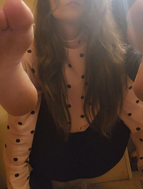 Ariel Harris naked actress img