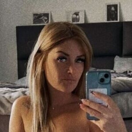 Mrs Fiestaa model sexy galleries