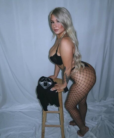 Stepbackbarbie model beautiful pics