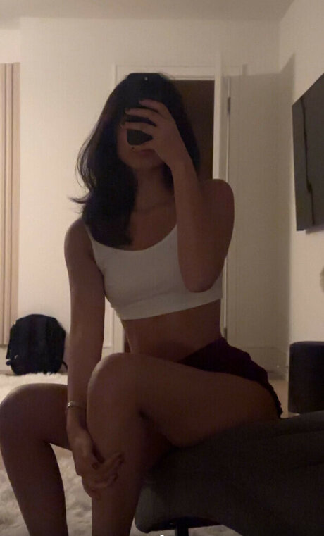 Melody Oz nude actress pic