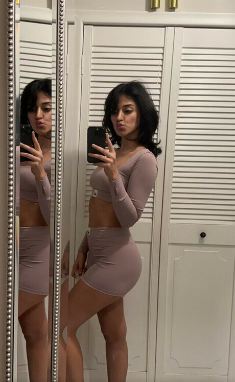 Melody Oz pornstar nude pics