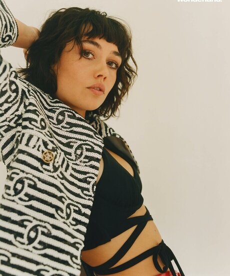 Sydney Chandler star xxx galleries