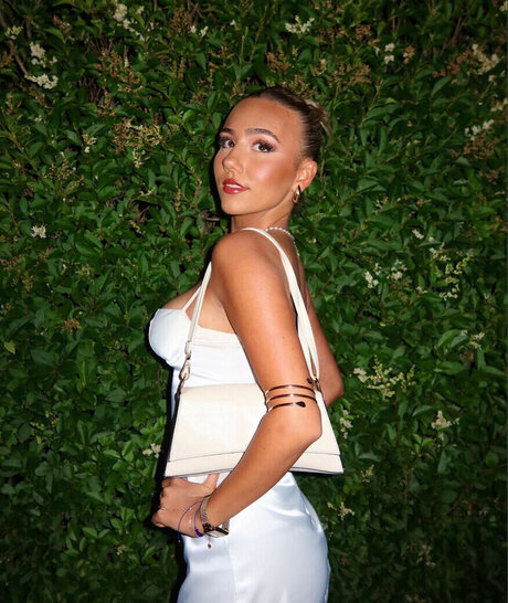 Arianna Felber hd actress pics