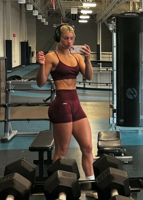 Lauren Creon model pic