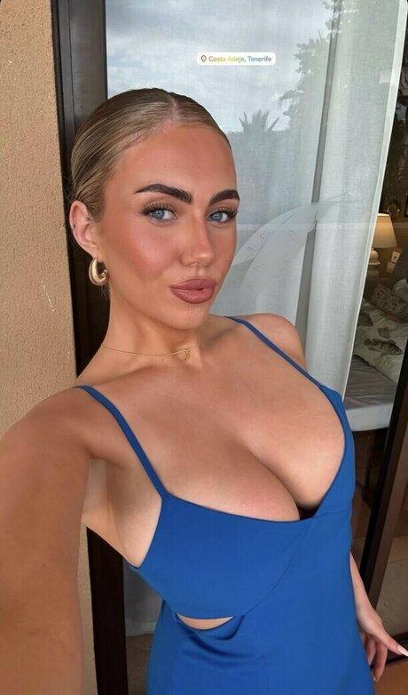 Ellie Williamson beautiful model picture