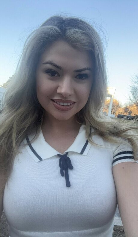 Natalie Winters pretty pornstar pic