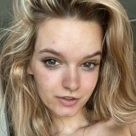 Curvyleila model nice pics