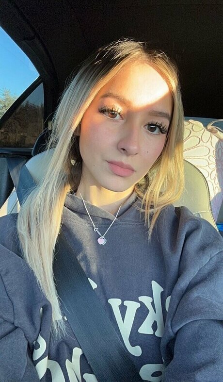 Spoilnat nice model photo