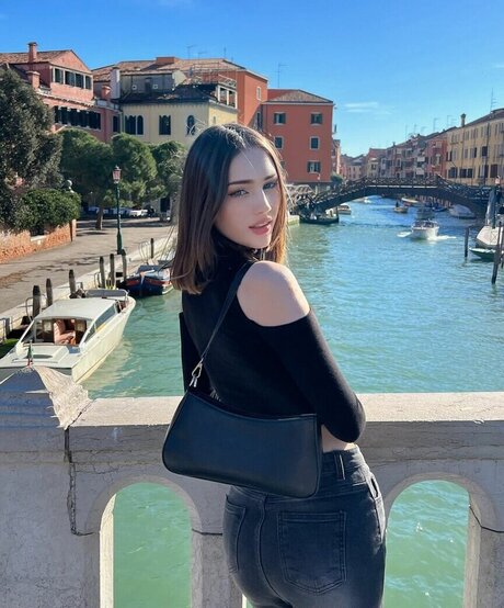 Mary Amber model nudes images