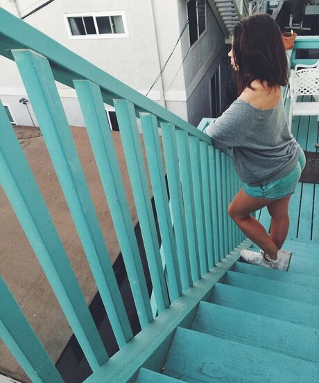 Anna Lea Mende pretty star image