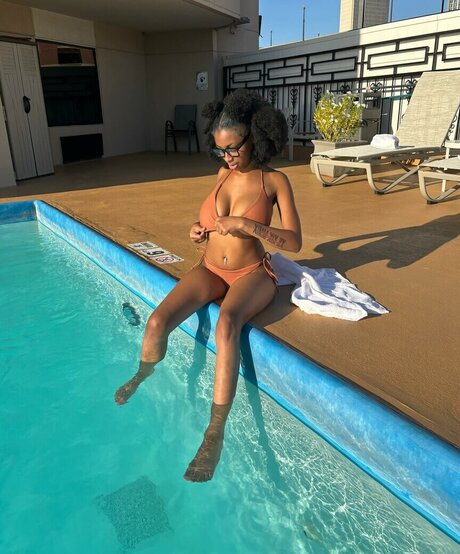 Alicia Adams model porn archive