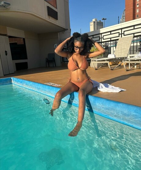 Alicia Adams free star images