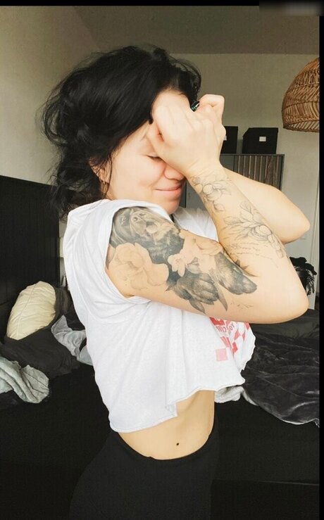 FreakinMagical model nude galleries