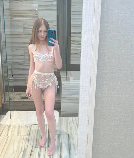 Myra Moans pornstar exclusive pic