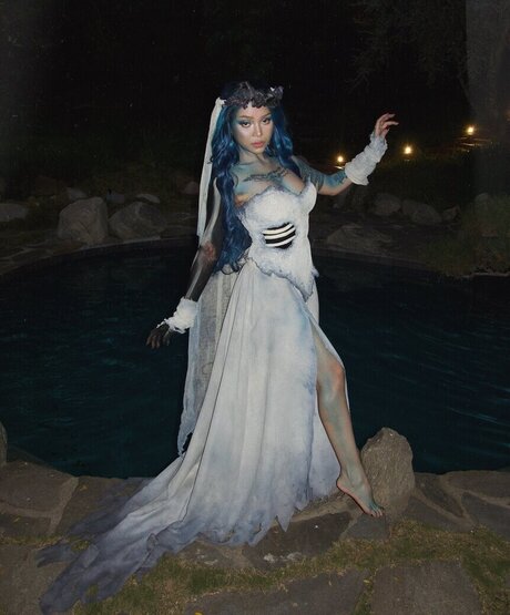 Bella Poarch art model pic