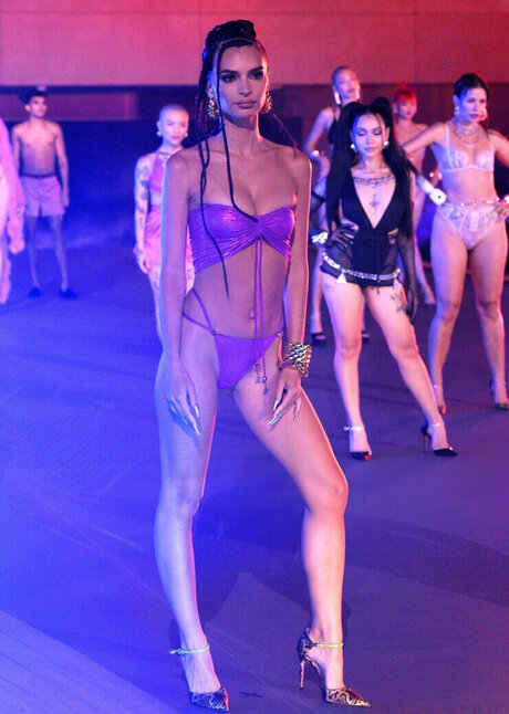 Bella Poarch model top picture