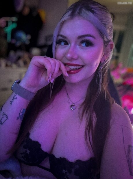 Feneliactx sex model archive