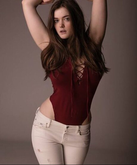 Sophie Thomas star free picture