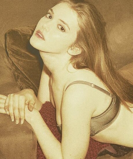 Sophie Thomas star naked photos