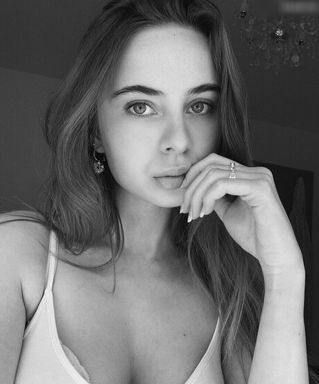 Luisa Senn star erotic pic