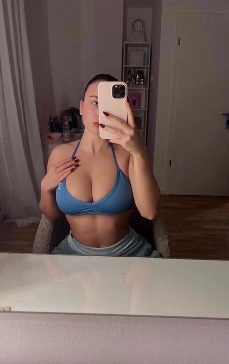 Luisa Senn pretty model photo