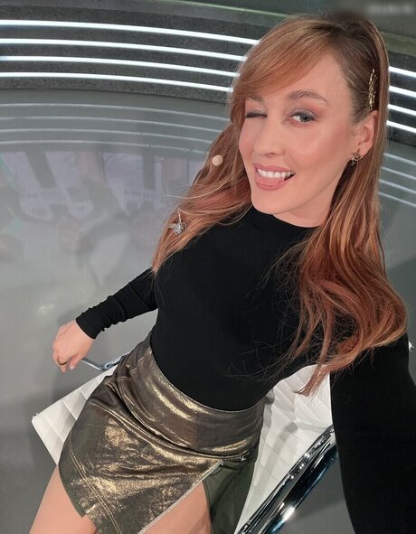 curvy cougar onlyfans top image