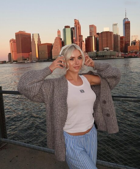 Kim Schiele pornstar adult pic