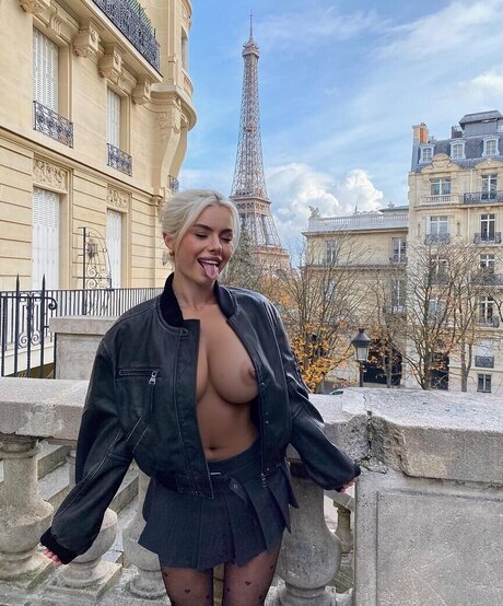 Kim Schiele star sexy pics