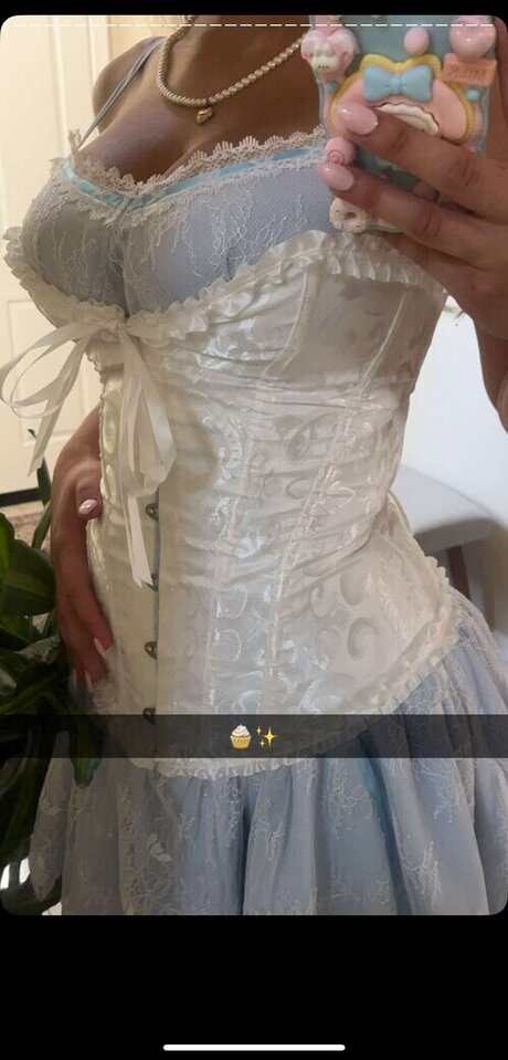 Sara Dobrik art model photos