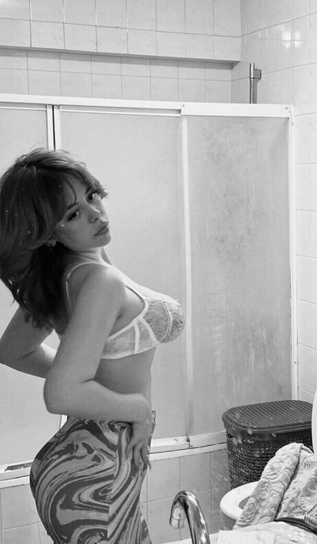 Sude Beren Ataselim model top pictures