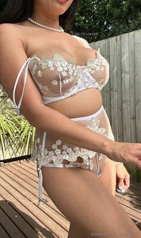 Emily Mai beautiful model pictures