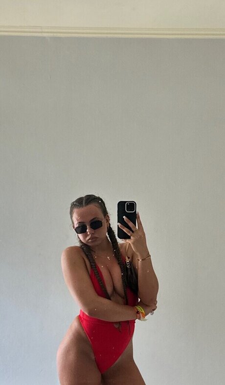 Olivia Alex pretty model pictures