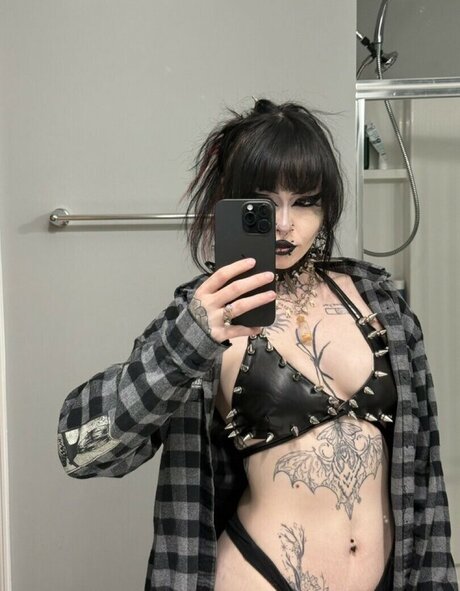 Machine Mommy naked model pics