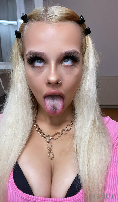 Lara Bttn hot pornstar gallery