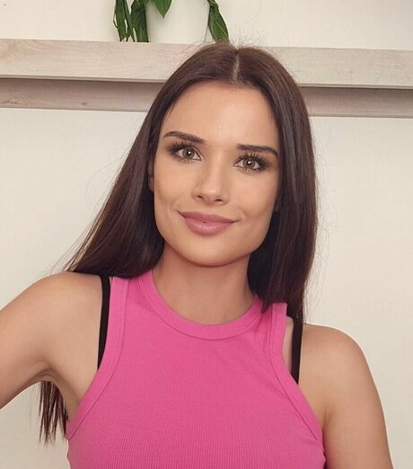 Starling ASMR adult model pictures