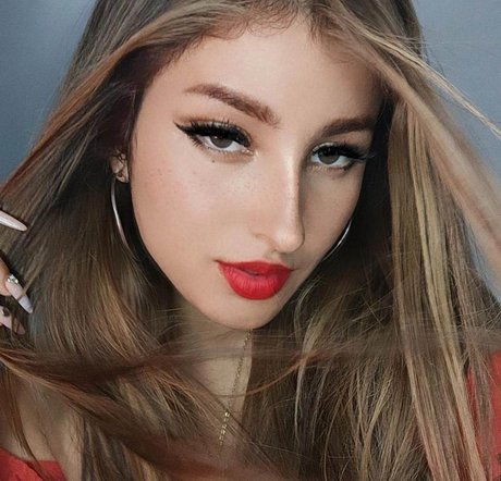 Paulette Novoa hot model img