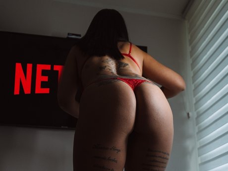 Miaucita_ model free photo