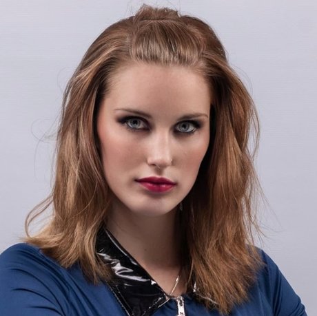 Lady Guenevere model sexy pictures