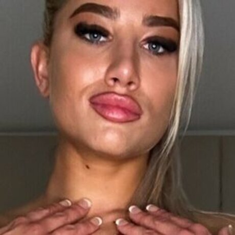 Fitness Blonde model xxx image