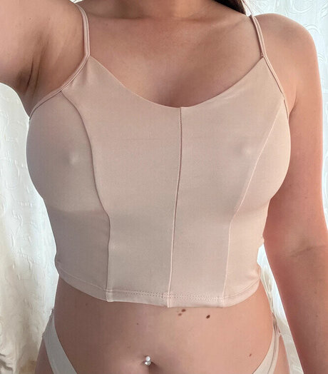 Vinted eBay pretty actress photo