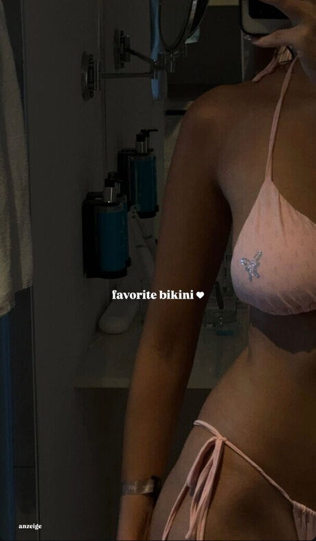 Videozeugs pornstar adult photo