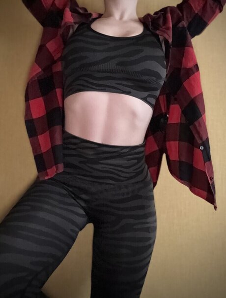 BadGirlOra naked model pic