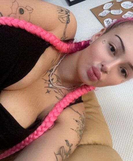 Valeria Maria star top pic