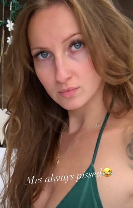 Gina Holly sexy star galleries