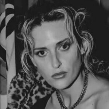 Emily Armstrong erotic model img